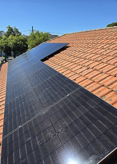 Premium REC & Jinko Installations – Sydney Residential Solar | Bright Future Energy Premium REC and Jinko solar panel installation on a Sydney rooftop by expert residential solar installers.